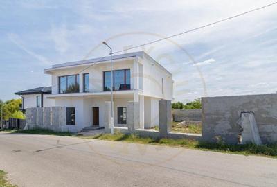 Casă cu 5 camere cu Canalizare în Corbeanca