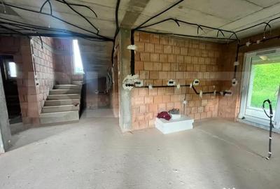 Casă cu 4 camere cu Teren 1000 Mp în Central - 3