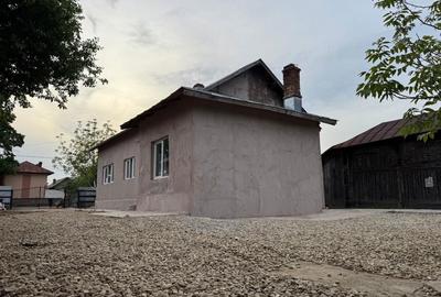 Casă cu 4 camere în Străoști - 6