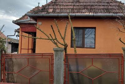 Casă cu 3 camere cu Teren 20 Mp în Petrești - 2