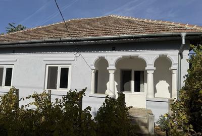 Casă cu 4 camere în Dobrotești - 2