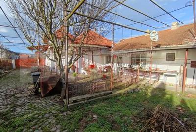 Casă cu 3 camere cu Teren 900 Mp în Central - 2