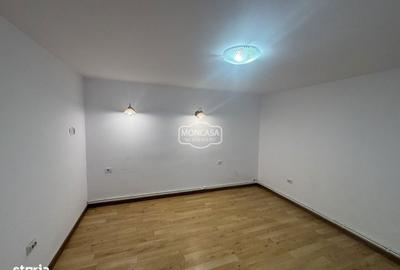 Spațiu comercial, de 50 mp, în Central - 4