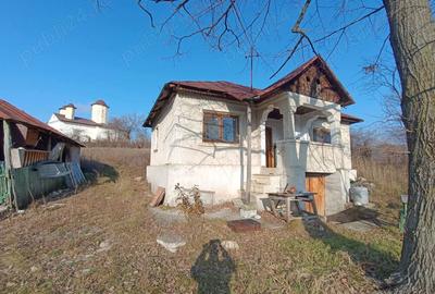 Teren de 1155 mp, în Fințești - 2