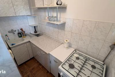 Apartament cu 2 camere decomandat în Petros