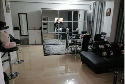 Apartament cu 3 camere decomandat, mobilat în Tomis Nord