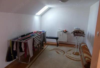 Casă cu 6 camere în Central