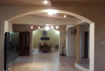 Casă cu 3 camere cu Teren 1200 Mp în Central - 2