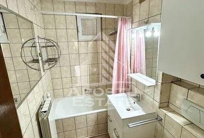 Apartament cu 3 camere decomandat, mobilat în Aradului