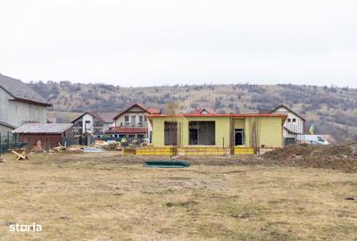 Casă cu 4 camere cu Teren 500 Mp în Central - 1