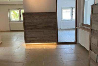 Spațiu comercial, de 245 mp, în Central - 7