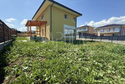 Casă individuală cu 4 camere cu Canalizare în Dezmir