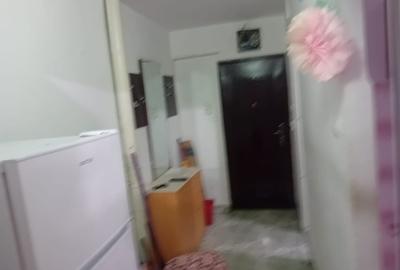 Garsonieră decomandată în Trivale