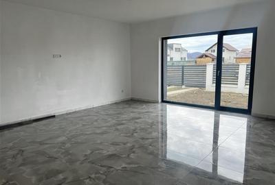 Casă individuală cu 4 camere cu Canalizare în Cristian - 5