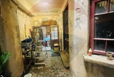 Casă cu 10 camere cu Teren 93 Mp în P-ța Unirii - 8