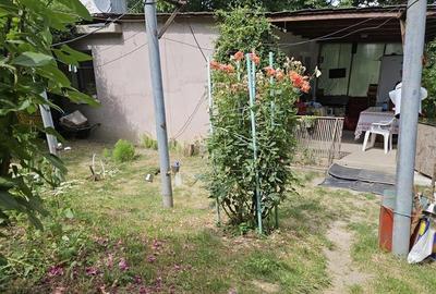 Casa spatioasa de vanzare in centrul satului Racaciuni  teren generos, livada, - 3
