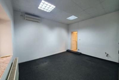 Spatiu comercial stradal 39,22 mp + 21 mp subsol + curte 18 mp - sos. Viilor - 4