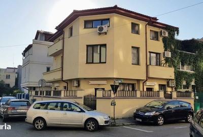Apartament cu 3 camere în Tineretului