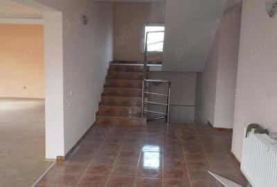 Casă cu 5 camere cu Teren 1000 Mp în Central - 10