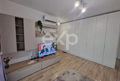 Apartament cu 3 camere semidecomandat în Central