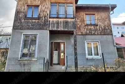 Casă cu 6 camere în Central - 2