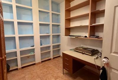 Casă cu 7 camere cu Canalizare în Tomis II - 4