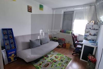 Apartament cu 3 camere semidecomandat, mobilat în Rahova