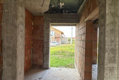 Casă cu 4 camere în Bazoș - 1