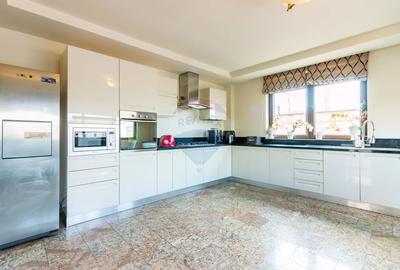 Casă cu 7 camere cu Teren 745 Mp în Corbeanca - 5