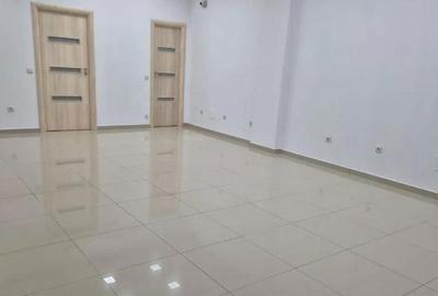 Spațiu comercial, de 51 mp, în Central - 7