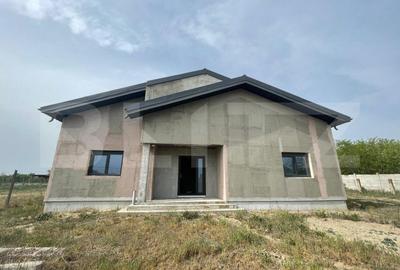 Casă individuală cu 4 camere cu Teren 1000 Mp în Exterior Sud