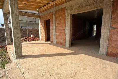 Casă cu Teren 350 Mp în Dumbrăvița