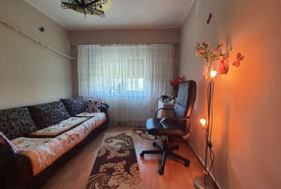 Apartament cu 3 camere decomandat în Tomis Nord - 9