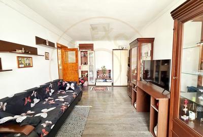 Apartament cu 2 camere semidecomandat în Frații Golești