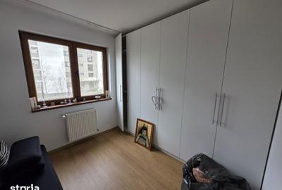Apartament cu 3 camere decomandat în Tractorul - 1