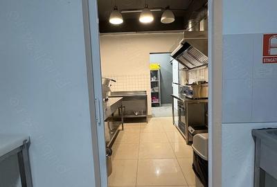 Spațiu comercial, de 120 mp, în Central - 4