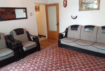 Apartament cu 3 camere decomandat în Micro 4 - 8