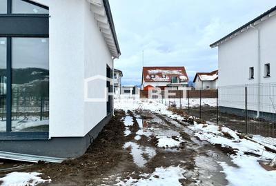 Casă cu 3 camere cu Canalizare în Sânpetru - 1