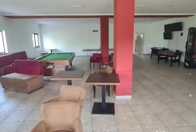 Casă cu 8 camere cu Teren 2370 Mp în Central - 10