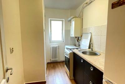 Apartament cu 2 camere semidecomandat, mobilat în Baza 3 - 4