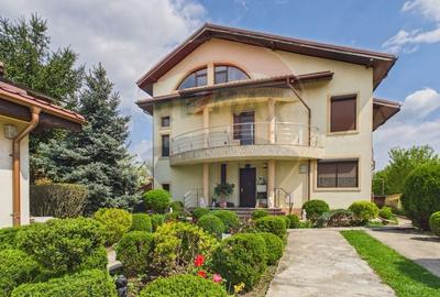 Casă cu 6 camere cu Teren 1226 Mp în Central - 2