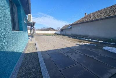 Casă cu 3 camere cu Teren 1800 Mp în Central - 2