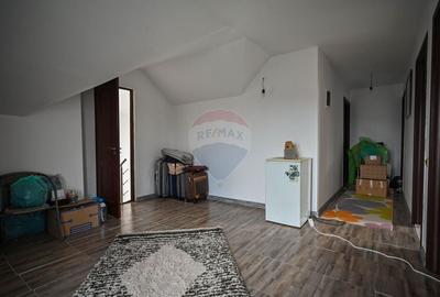 Casă cu 4 camere cu Teren 1000 Mp în Podu Oltului - 22