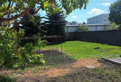 Casă cu 4 camere cu Teren 600 Mp în Central - 1