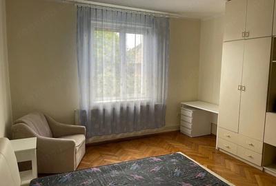 Apartament cu 3 camere decomandat, mobilat în Medicină