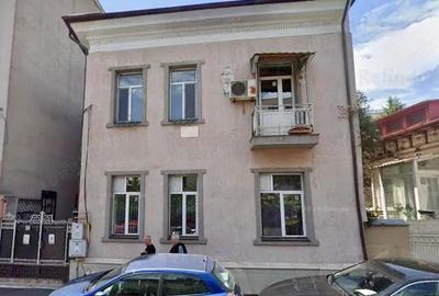 Vanzare vila zona Eminescu - Vasile Lascar | compusa din 3 apartamente | - 1