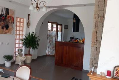 Casă cu 5 camere cu Teren 1132 Mp în Cisnădioara - 1