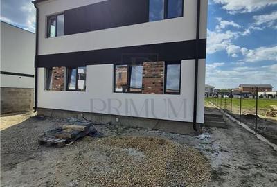 Duplex cu 3 camere cu Canalizare în Moșnița Nouă - 1