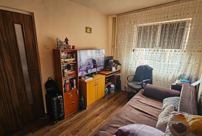 Apartament cu 3 camere semidecomandat în Valea Rosie