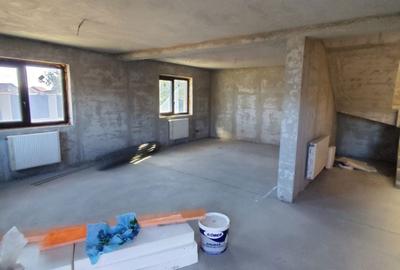 Casă cu 4 camere în Exterior Vest - 1